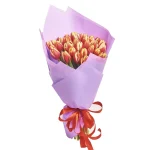 Букет из 35 желто-красных тюльпанов